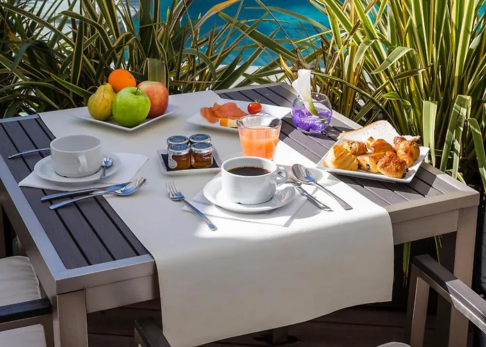 Le Canberra 4* Cannes