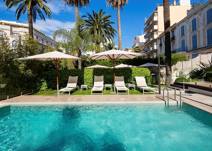 Hotel Le Canberra 4*