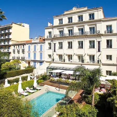 Le Canberra Hotel