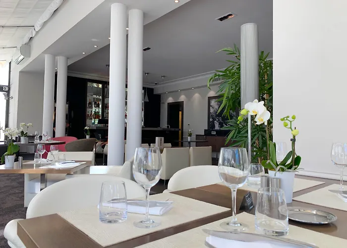 Hotel Le Canberra 4*