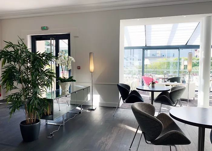 Le Canberra Hotel 4*