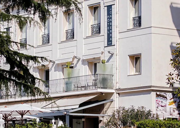 Le Canberra Hotel
