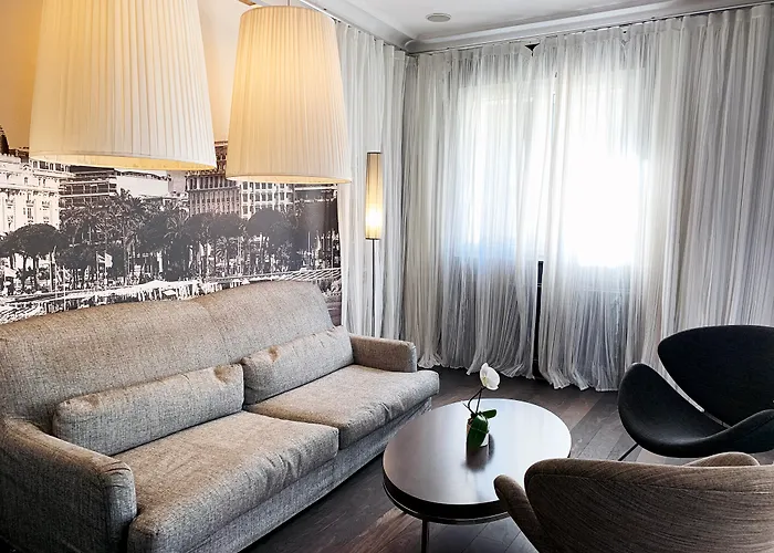 Le Canberra Hotel