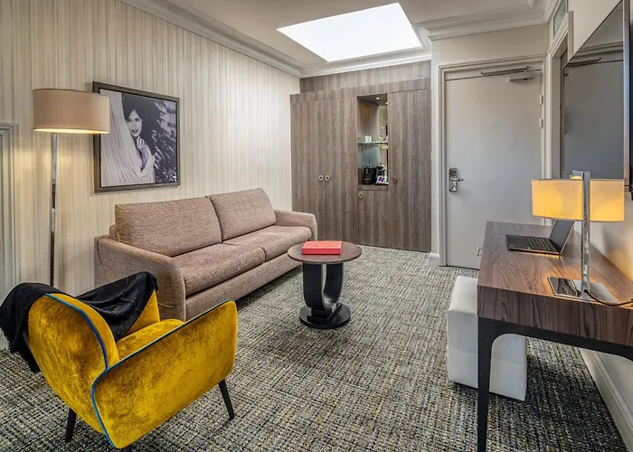 Le Canberra Hotel 4*