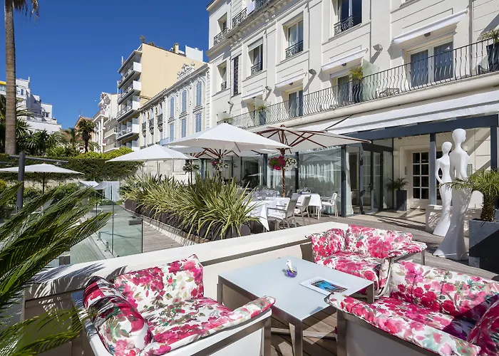 Hotel Le Canberra 4*
