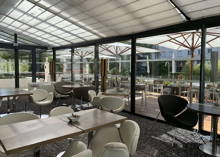 Le Canberra Hotel