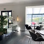 Le Canberra Hotel 4*
