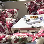 Le Canberra Hotel