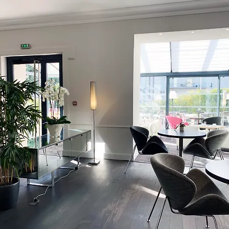 Le Canberra Hotel 4*