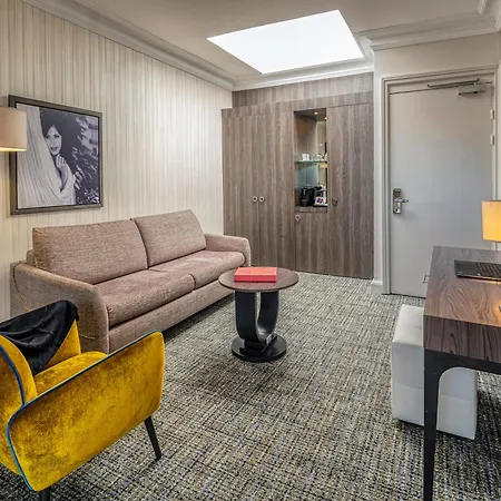 Le Canberra Hotel 4*