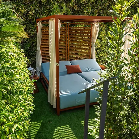 Otel Le Canberra Cannes