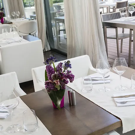 Hotel Le Canberra 4*