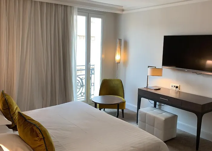 Hotel Le Canberra 4*
