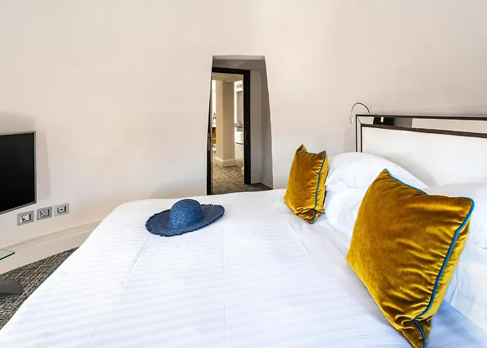 Otel Le Canberra Cannes