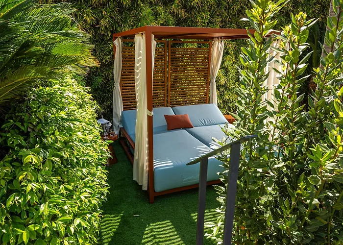 Otel Le Canberra Cannes