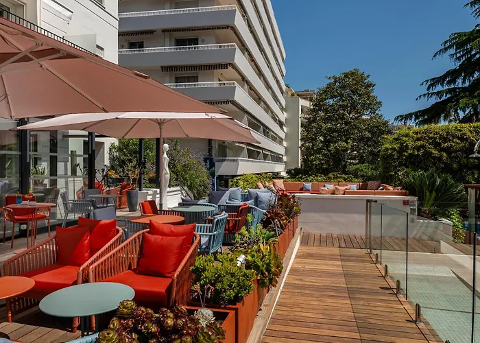 Le Canberra Hotel 4*