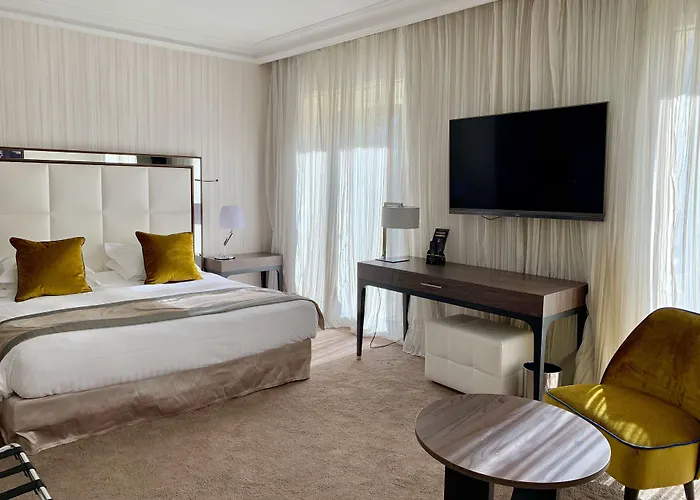 Hotel Le Canberra 4*