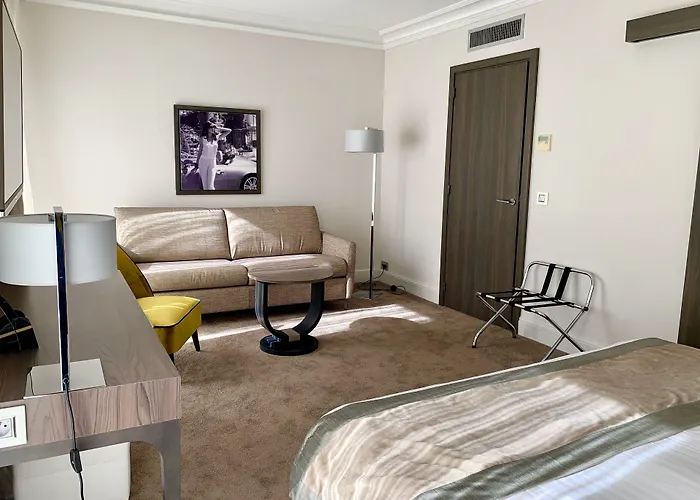 Otel Le Canberra Cannes