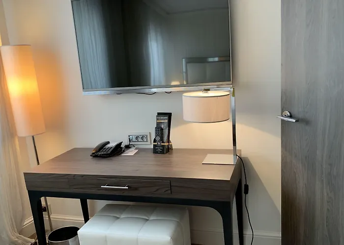 Otel Le Canberra Cannes