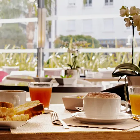 Le Canberra Hotel