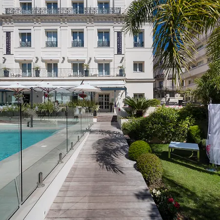Le Canberra Hotell