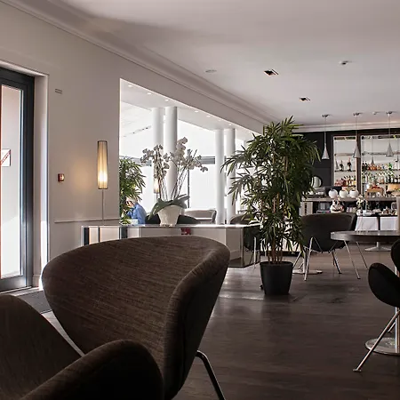 Le Canberra 4* קאן