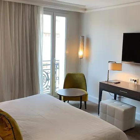 Hotel Le Canberra 4*