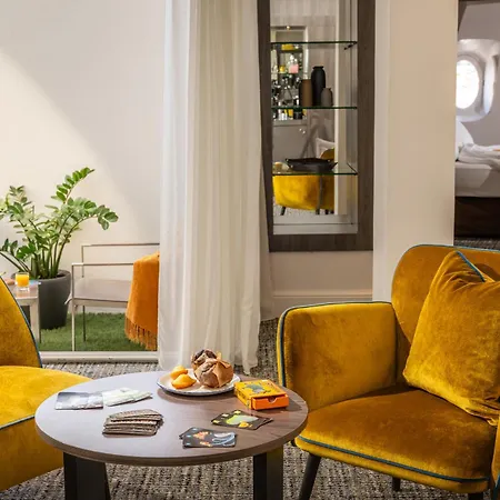 Le Canberra Hotel 4*